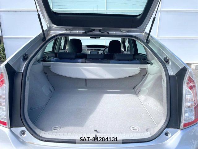 Toyota PRIUS 2015-04 7509716-9