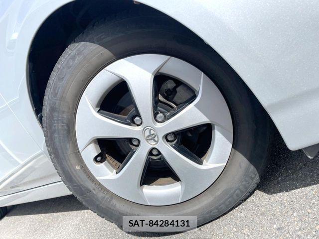 Toyota PRIUS 2015-04 7509716-12