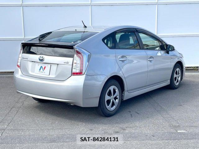 Toyota PRIUS 2015-04 7509716-16