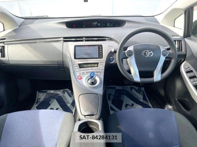 Toyota PRIUS 2015-04 7509716-1