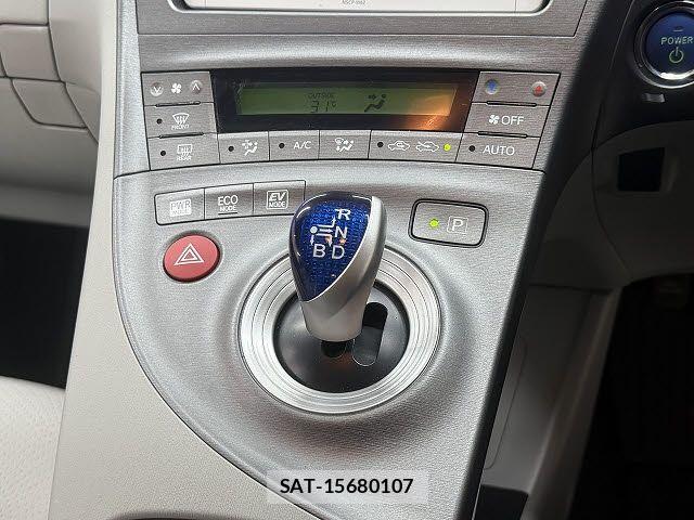 Toyota PRIUS 2012-07 7502332-15