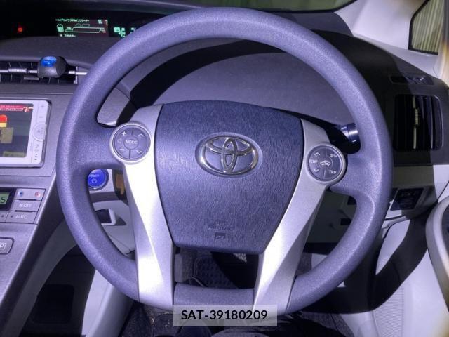Toyota PRIUS 2014-08 7509727-10
