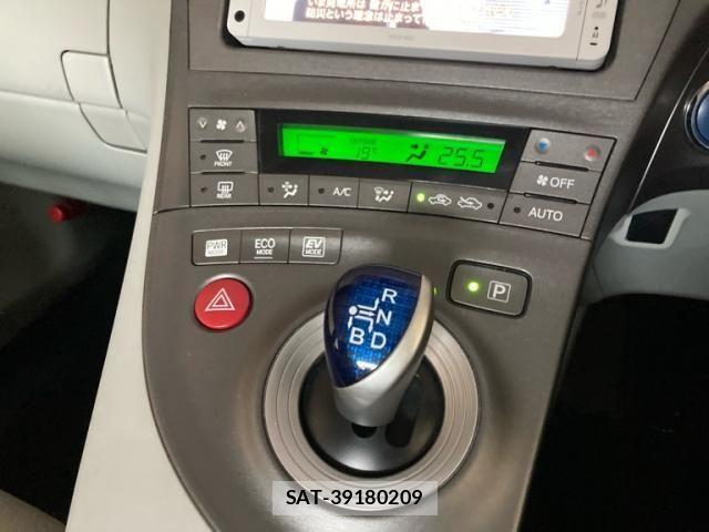 Toyota PRIUS 2014-08 7509727-12
