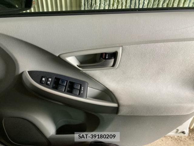Toyota PRIUS 2014-08 7509727-8