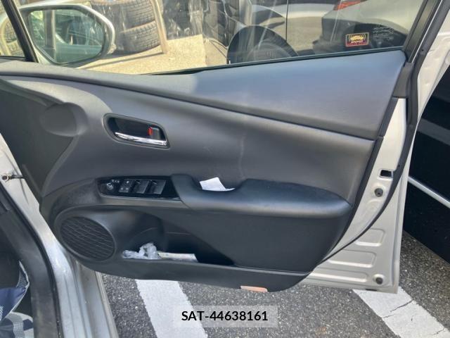 Toyota PRIUS 2019-08 7502324-14
