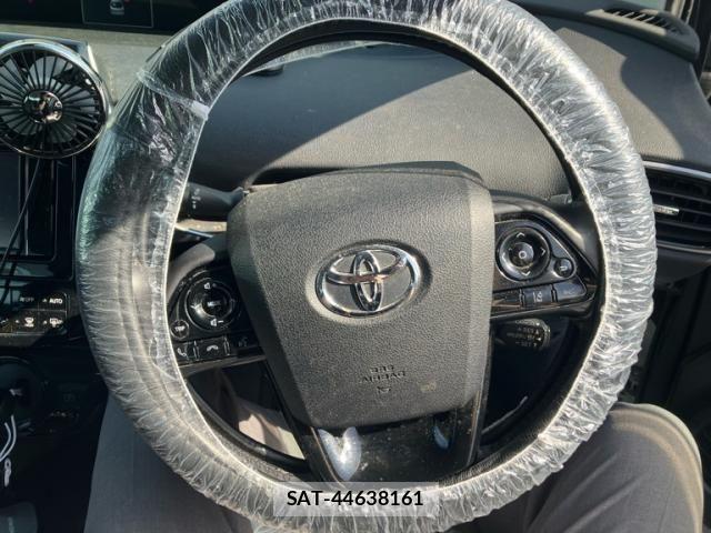 Toyota PRIUS 2019-08 7502324-16