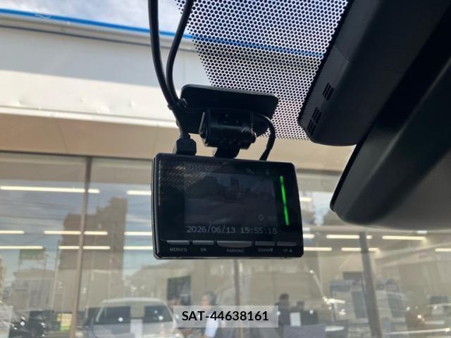 Toyota PRIUS 2019-08 7502324-21
