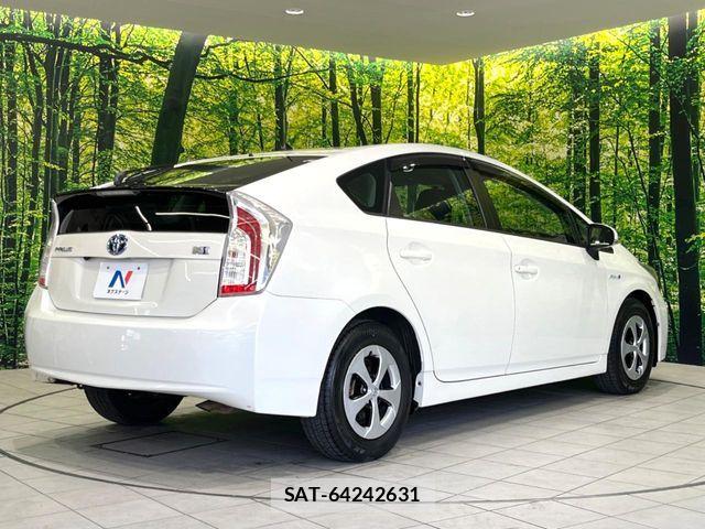 Toyota PRIUS 2013-06 7502334-16