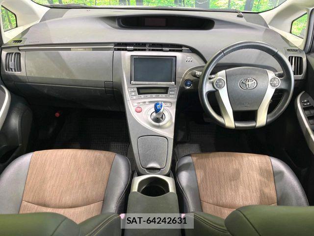 Toyota PRIUS 2013-06 7502334-1