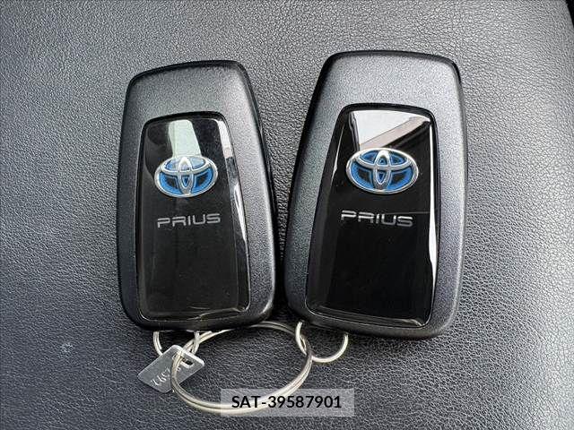 Toyota PRIUS 2019-06 7502318-27