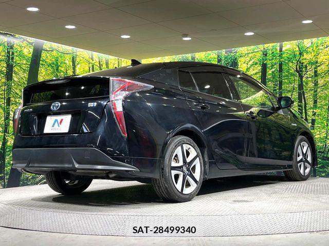 Toyota PRIUS 2018-03 7502309-16