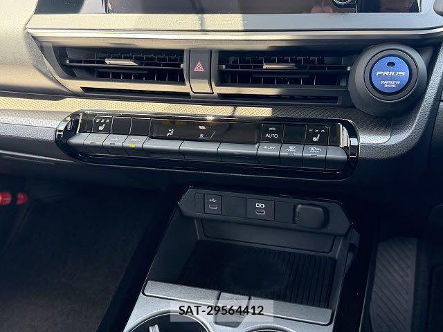 Toyota PRIUS 2025-04 7502259-10