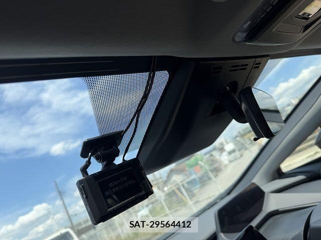 Toyota PRIUS 2025-04 7502259-18
