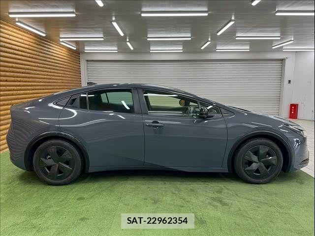 Toyota PRIUS 2023-05 7502275-14