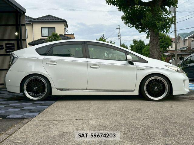Toyota PRIUS 2012-03 7509717-11