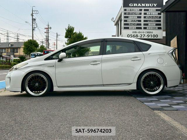 Toyota PRIUS 2012-03 7509717-12