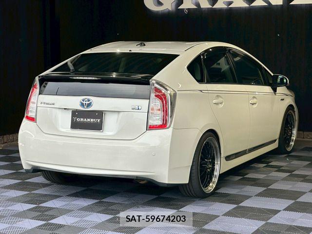 Toyota PRIUS 2012-03 7509717-13