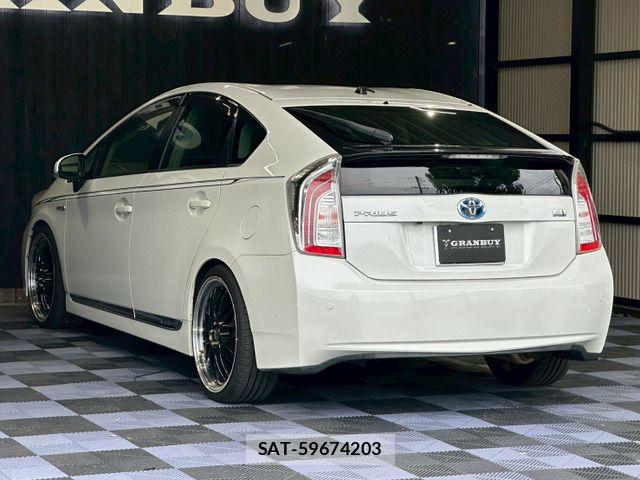 Toyota PRIUS 2012-03 7509717-14