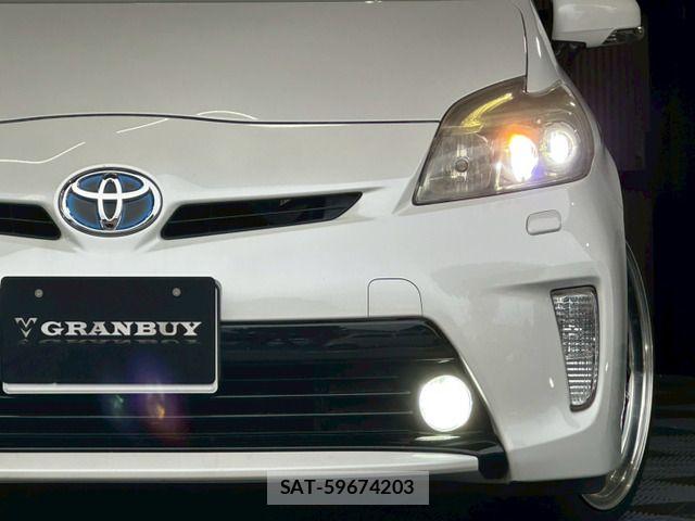 Toyota PRIUS 2012-03 7509717-18