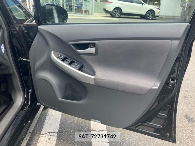 Toyota PRIUS 2011-06 7509731-13