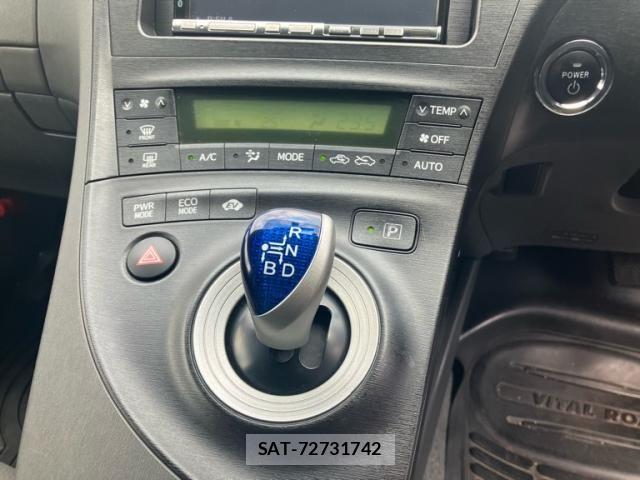 Toyota PRIUS 2011-06 7509731-17