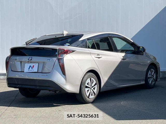 Toyota PRIUS 2017-06 7509706-17