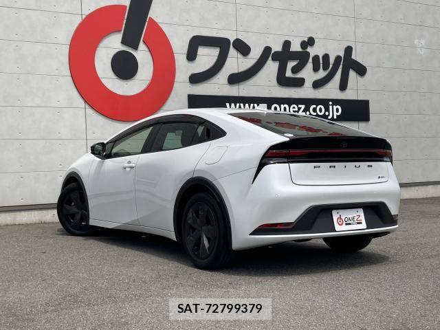 Toyota PRIUS 2023-05 7562652-12