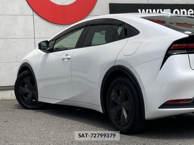 Toyota PRIUS 2023-05 7562652-13