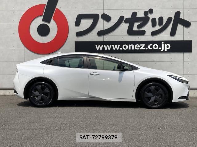 Toyota PRIUS 2023-05 7562652-17