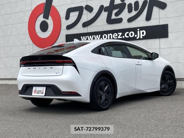 Toyota PRIUS 2023-05 7562652-1