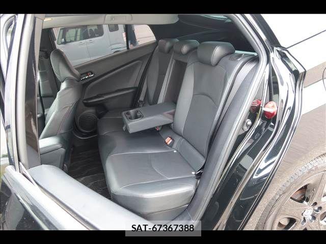 Toyota PRIUS 2019-07 7562656-17