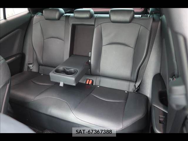 Toyota PRIUS 2019-07 7562656-18
