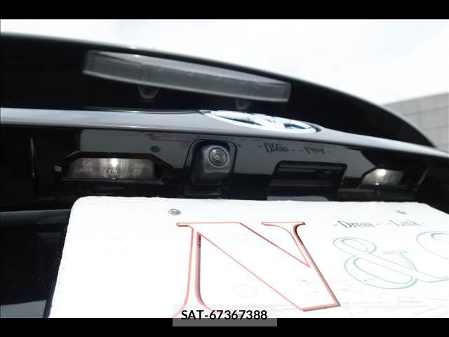Toyota PRIUS 2019-07 7562656-20