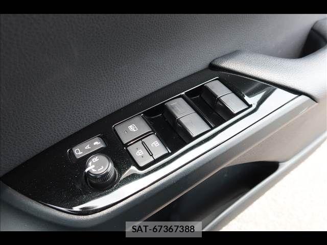 Toyota PRIUS 2019-07 7562656-23