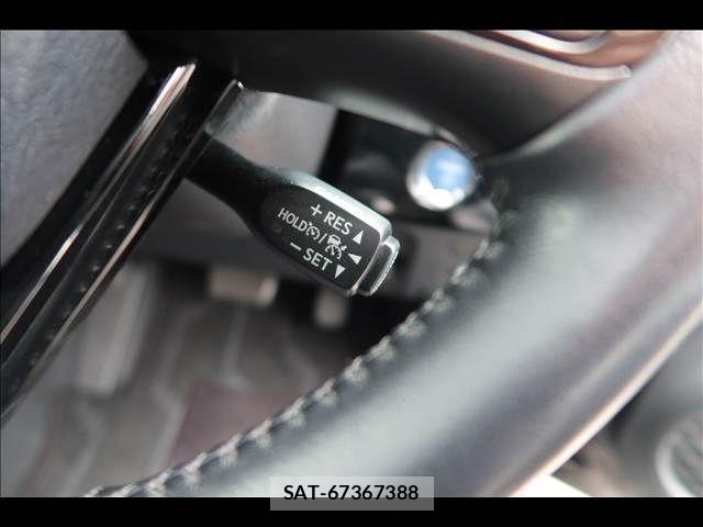 Toyota PRIUS 2019-07 7562656-29