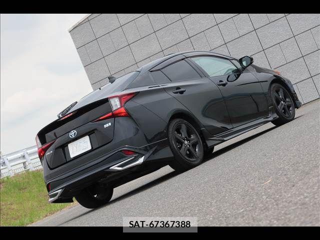 Toyota PRIUS 2019-07 7562656-7