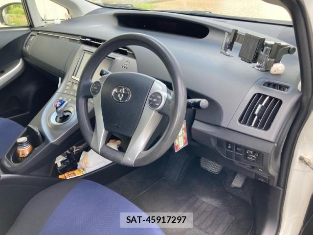 Toyota PRIUS 2014-07 7562672-11