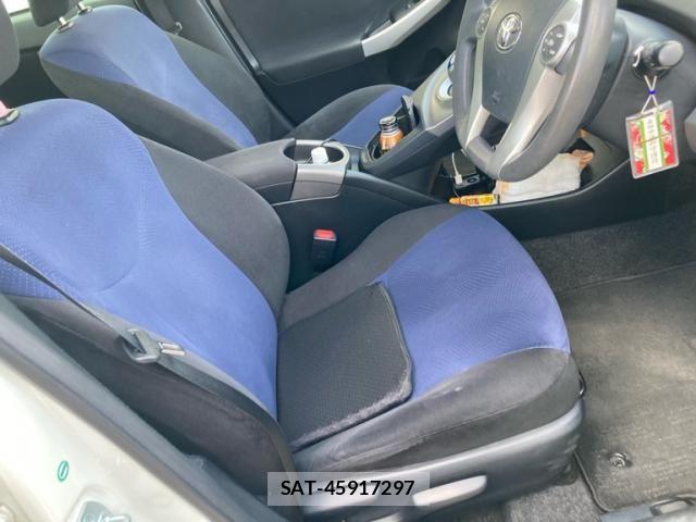 Toyota PRIUS 2014-07 7562672-12