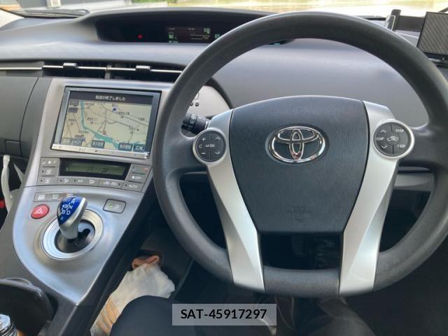 Toyota PRIUS 2014-07 7562672-18