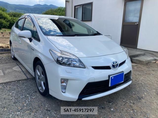 Toyota PRIUS 2014-07 7562672-1