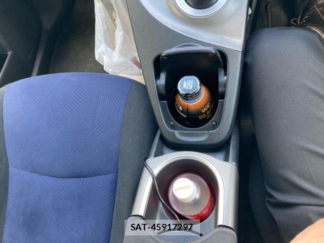 Toyota PRIUS 2014-07 7562672-22