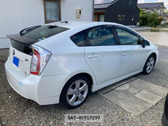 Toyota PRIUS 2014-07 7562672-3