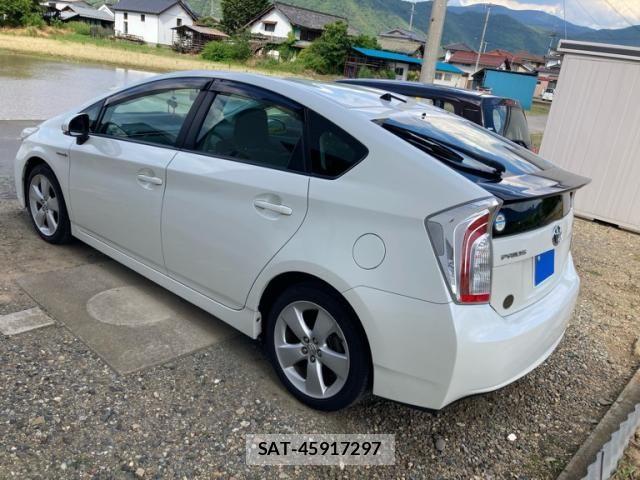 Toyota PRIUS 2014-07 7562672-4