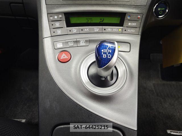 Toyota PRIUS 2012-08 7562666-16