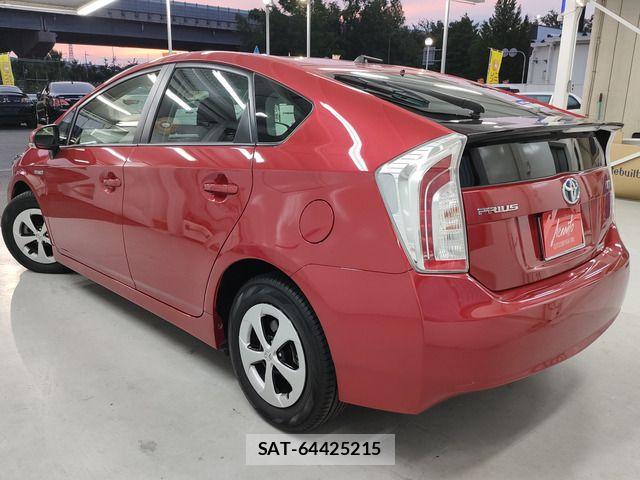 Toyota PRIUS 2012-08 7562666-1