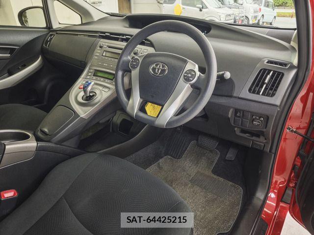 Toyota PRIUS 2012-08 7562666-2