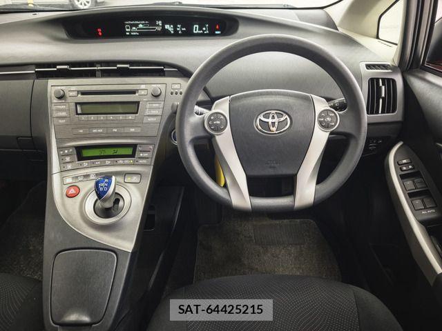 Toyota PRIUS 2012-08 7562666-4