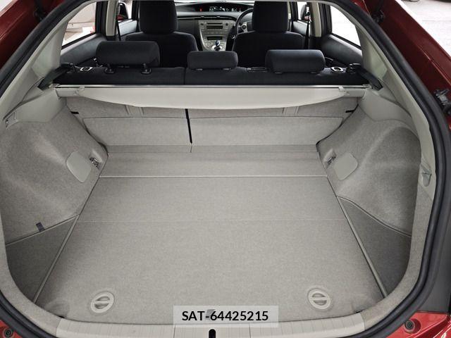 Toyota PRIUS 2012-08 7562666-7