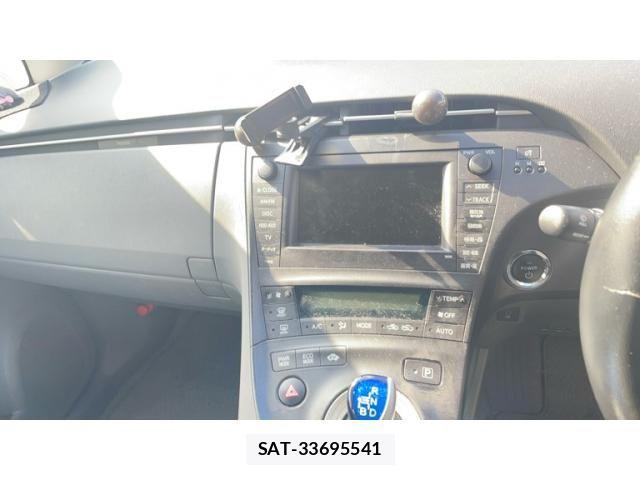 Toyota PRIUS 2009-12 7562673-13