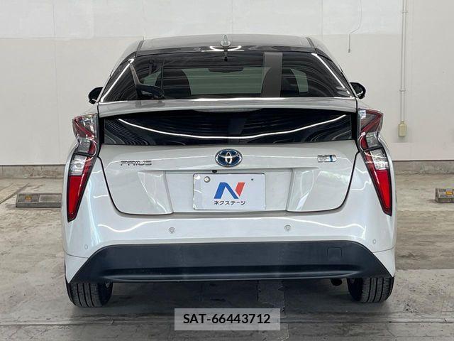 Toyota PRIUS 2017-12 7562661-13